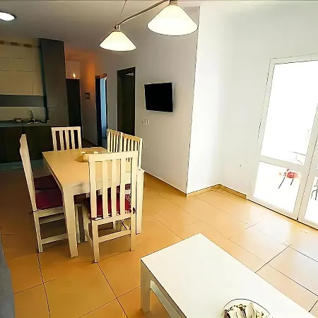 Con Piscina Y Terraza Privada Apartment